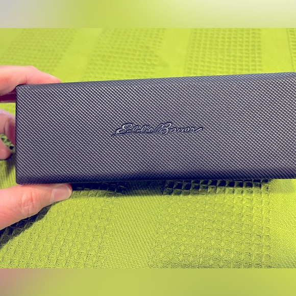 Eddie Bauer Hard Case - Picture 3 of 3